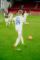 Unge spiller fodbold.