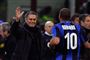 Jose Mourinho takker Adriano for målet mod Milan.
 Foto: AP/Carlo Baroncini / POLFOTO