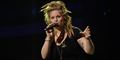 Nu donerer folk mad til X Factor-Lucy