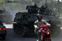 Regeringen sender tanks og soldater på gaderne i Bangkok.
 Foto: AP Photo/Apichart Weerawong / POLFOTO