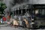 Mindst 77, heriblandt 23 soldater, er såret i Bangkok. Demonstranterne har ifølge BBC kastet med brandbomber og politiet har affyret skud.
 Foto: AP Photo/Apichart Weerawong / POLFOTO