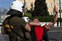 Græsk politi gik hårdt til muslimske demonstranter, der var vrede over en betjent, der har revet en Koran i stykker og trampet på den. 
 Foto: AP Photo/Thanassis Stavrakis / POLFOTO