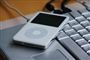 I Danmark koster det kun en lille brøkdel af prisen i USA, hvis man fylder Ipoden med ulovligt downloadede mp3 filer.
 Foto: Abby M/Stockxchng