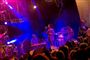 The Flaming Lips er kendt for at hive publikummer på scenen og klæde dem ud i forskellige kostumer.  
 Foto: Wikimedia Commons, Creative Commons Attribution 2.0, Anssi Koskinen