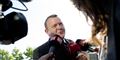 Løkke glider af på spørgsmål om partibetalt tøj