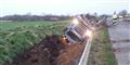 Gyllevogn  med 30 ton gylle kørte i grøften i Vestjylland