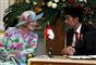 Dronning Margrethe på rejse: Se min blomstrede kjole