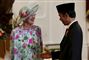Dronning Margrethe på rejse: Se min blomstrede kjole