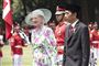 Dronning Margrethe på rejse: Se min blomstrede kjole
