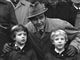 Nostalgiske fotos: Kan du genkende Prins Henrik som ung?