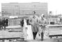 Nostalgiske fotos: Kan du genkende Prins Henrik som ung?