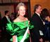 Se dronningen gynge, snuble og fnise: Margrethe runder 44 år på tronen