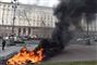 Kampklædte betjente og røg i gaden: Vilde protester mod Uber i mange lande