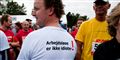Se arbejdsløse infiltrere løbende firmafest